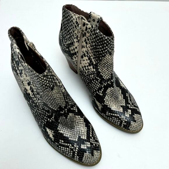 NWOB Vionic Windom Black and Cream Snake Print Leather Zip Ankle Bootie - W9.5M - Picture 1 of 15